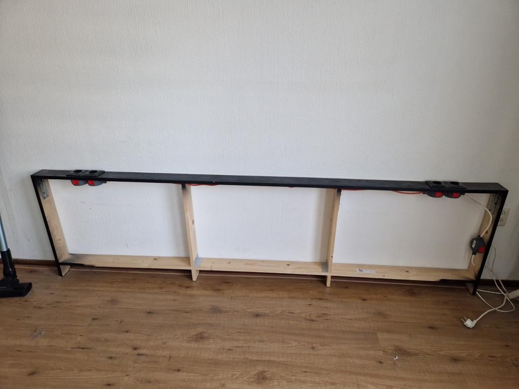 Sidetable met 4 stopcontacten - 232 cm lang, Huis en Inrichting, Tafels | Sidetables, Ophalen, Gebruikt, 200 cm of meer, Minder dan 25 cm