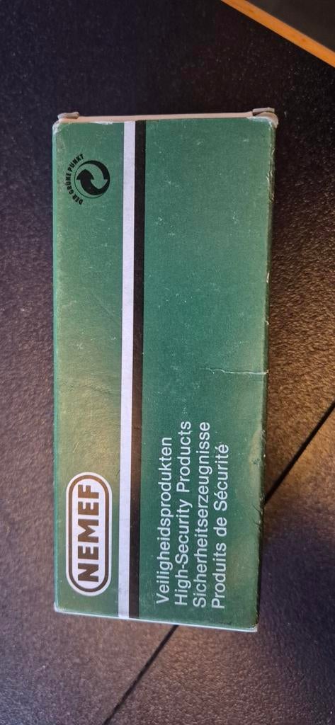 NEMEF rechtsluitende veiligheids raamsluiting, Ophalen of Verzenden