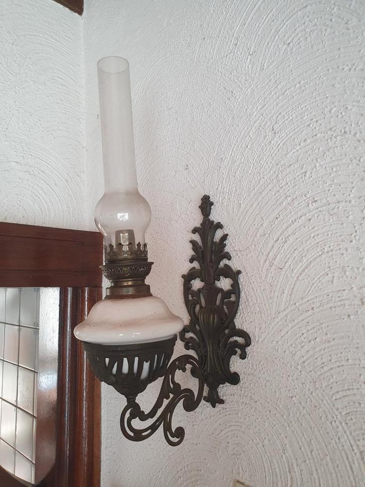 Antieke olielamp wandmodel - 40 cm hoog, Antiek en Kunst, Antiek | Lampen, Ophalen of Verzenden