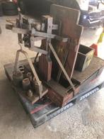 Oude antieke bascule weegschaal, Ophalen