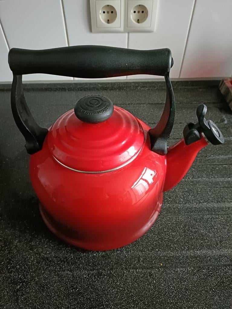 Le Creuset fluitketel Tradition  kerkenraad 2,1 liter, 2 liter of meer, Ophalen of Verzenden, Zo goed als nieuw, Rvs