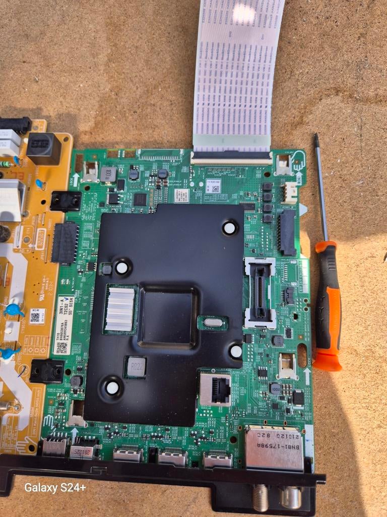 Samsung UE55AU7172UXXH Moederbord & Voeding, Ophalen