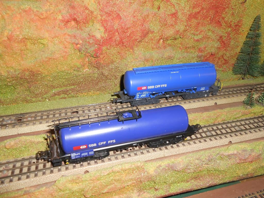 Märklin 4745 en Roco 46984, ketelwagons Zwitserland, SBB, Hobby en Vrije tijd, Modeltreinen | H0, Nieuw, Treinset, Wisselstroom