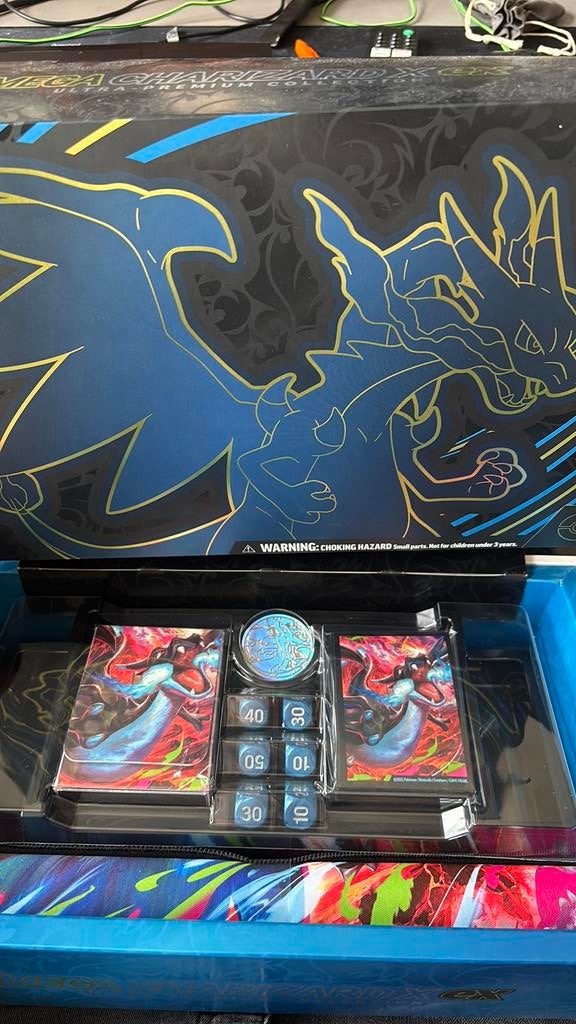 Mega charizard Niet compleet!, Ophalen, Zo goed als nieuw, Sleeves of Kaarthoesjes