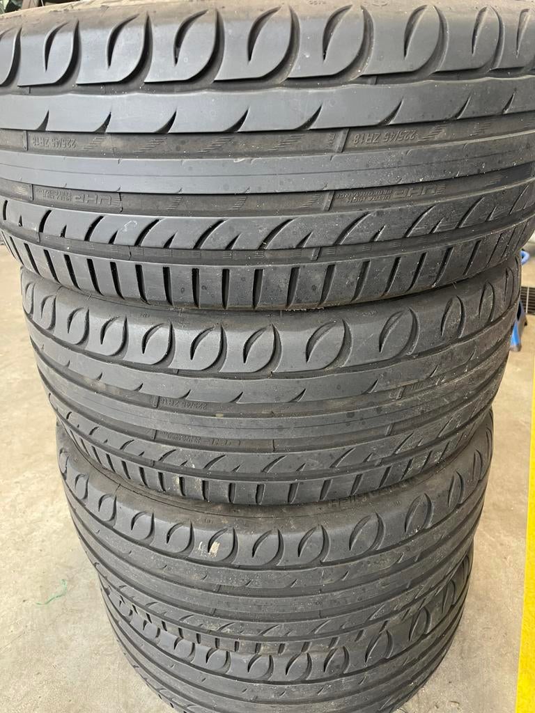 Zomerbanden 225/45ZR 18 95W, Auto-onderdelen, Banden en Velgen, 18 inch, Ophalen of Verzenden, Band(en), Zomerbanden