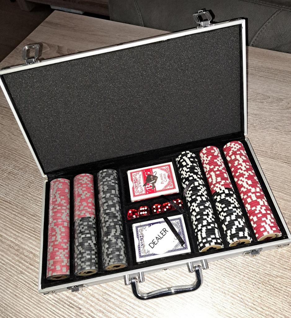 Pokerset met 300 chips, kaarten en dobbelstenen in koffer, Ophalen of Verzenden