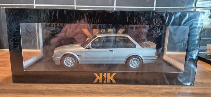 BMW E30 325I M PAKKET 2 1988
Merk KK-SCALE
Schaal 1 18, Hobby en Vrije tijd, Modelauto's | 1:18, Zo goed als nieuw, Overige merken