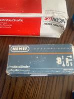 Diverse sloten en cilinders, nieuw in doos, Ophalen of Verzenden, Nieuw, Overige materialen, Slot