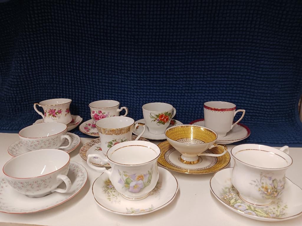 10 tal fraaie porseleinen kop en schotels, jaren `60, Huis en Inrichting, Keuken | Servies, Ophalen of Verzenden, Porselein, Overige stijlen