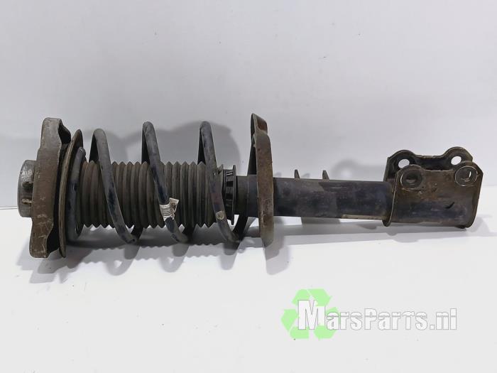 Schokdemperpoot rechts-voor van een Mercedes CLA, Gebruikt, -, Ophalen of Verzenden, -