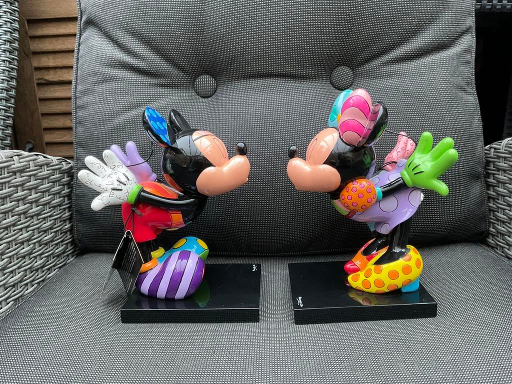 2 nieuwe Disney Britto Romero Mickey Minnie Mouse Kissing, Verzamelen, Disney, Ophalen, Mickey Mouse, Nieuw, Beeldje of Figuurtje