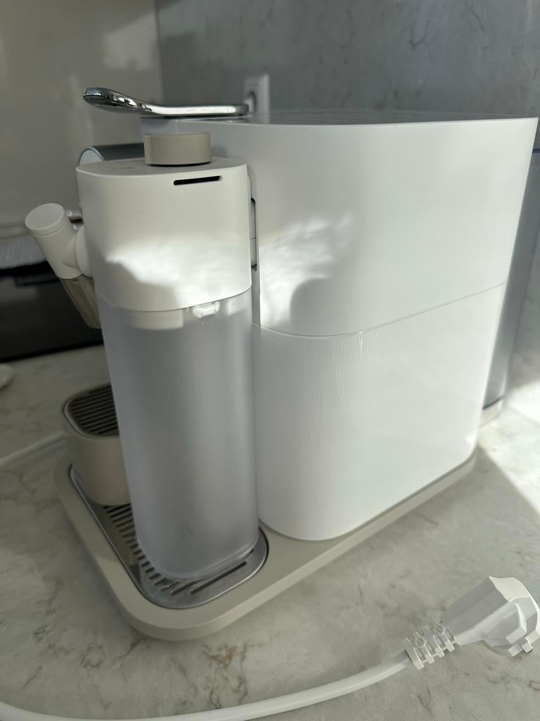 Nespresso Gran Lattissima EN640.W, Witgoed en Apparatuur, Koffiezetapparaten, Koffiemachine, Ophalen of Verzenden, Zo goed als nieuw