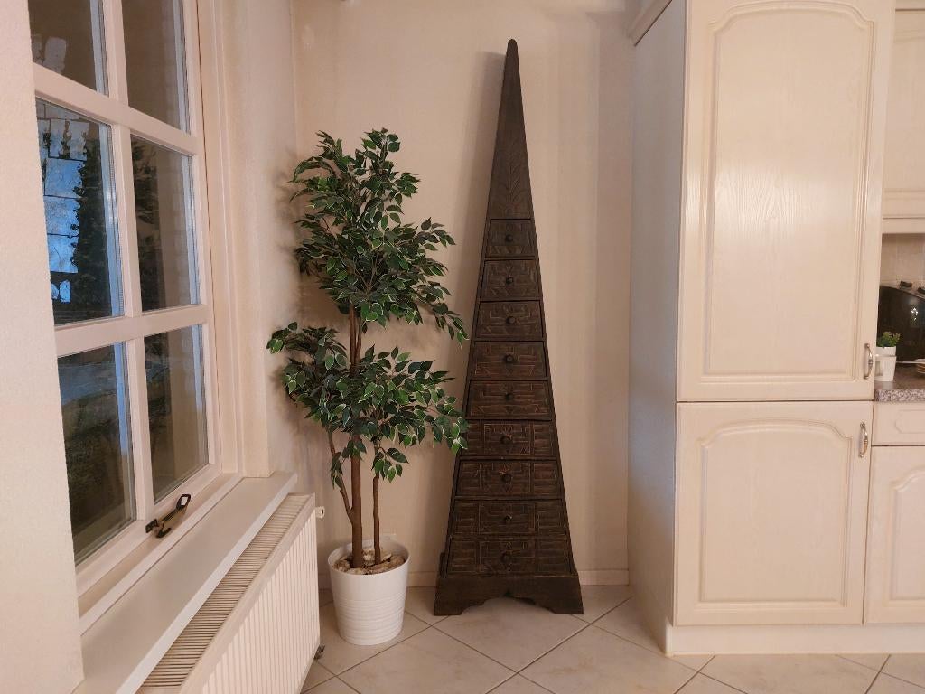 unieke pyramide piramide kast 205 cm hoog, Ophalen