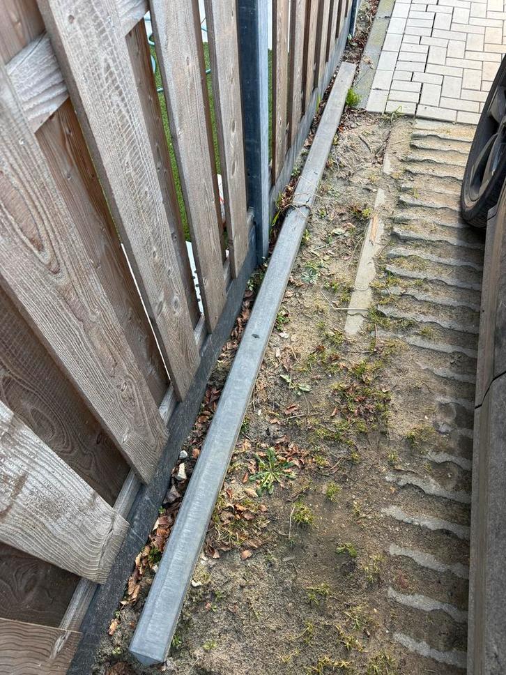 GRATIS Schutting paal - licht beschadigd, Tuin en Terras, Schuttingen, Gebruikt, Overige materialen, Minder dan 1 meter, Minder dan 3 meter