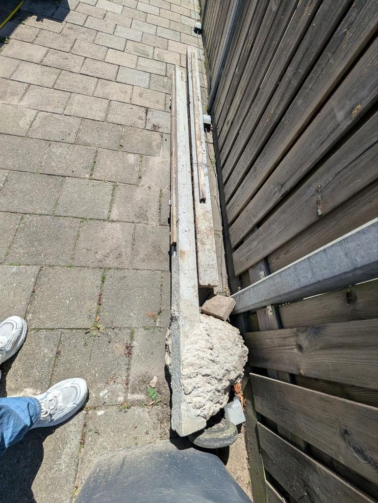 2 betonnen palen voor schutting, Ophalen of Verzenden, Knikarmscherm