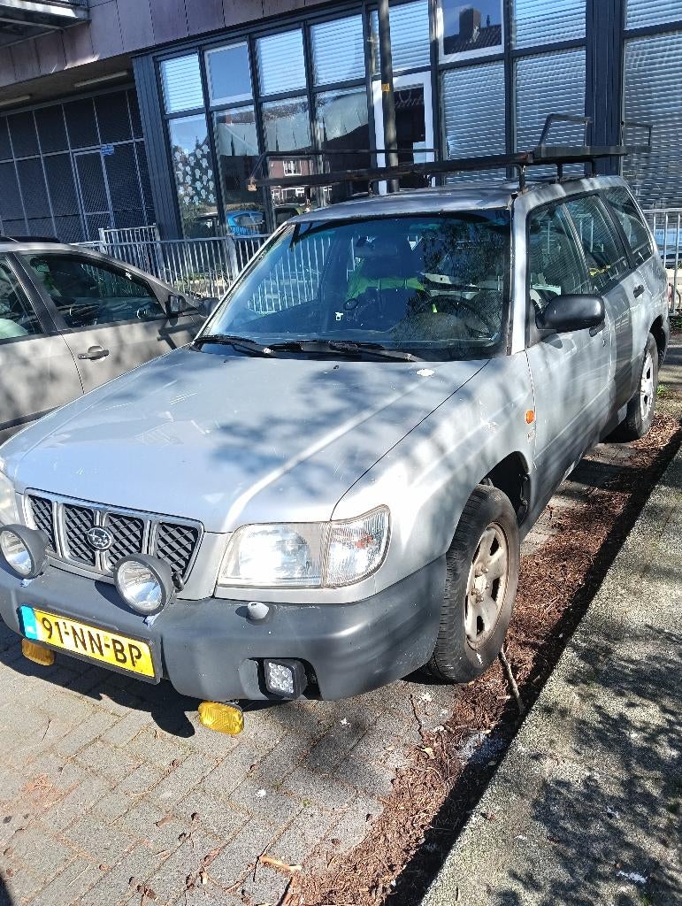 Subaru Forester 2.0 92KW 2004 Grijs, Auto's, Subaru, 1994 cc, 4 cilinders, Overige kleuren, Vierwielaandrijving