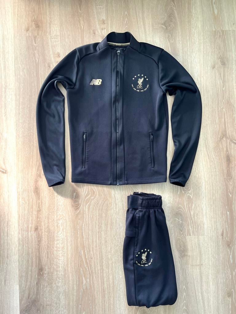 Liverpool trainingspak New Balance 19/20 Maat 158, Kinderen en Baby's, Kinderkleding | Maat 158, New Balence, Gebruikt, Jongen of Meisje