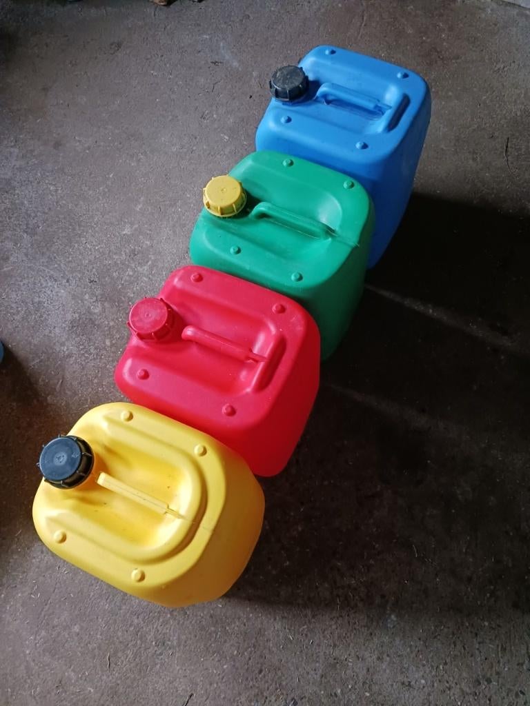 Jerrycan 20 liter, Tuin en Terras, Regentonnen, Minder dan 75 liter, Ophalen, Zo goed als nieuw, Kunststof