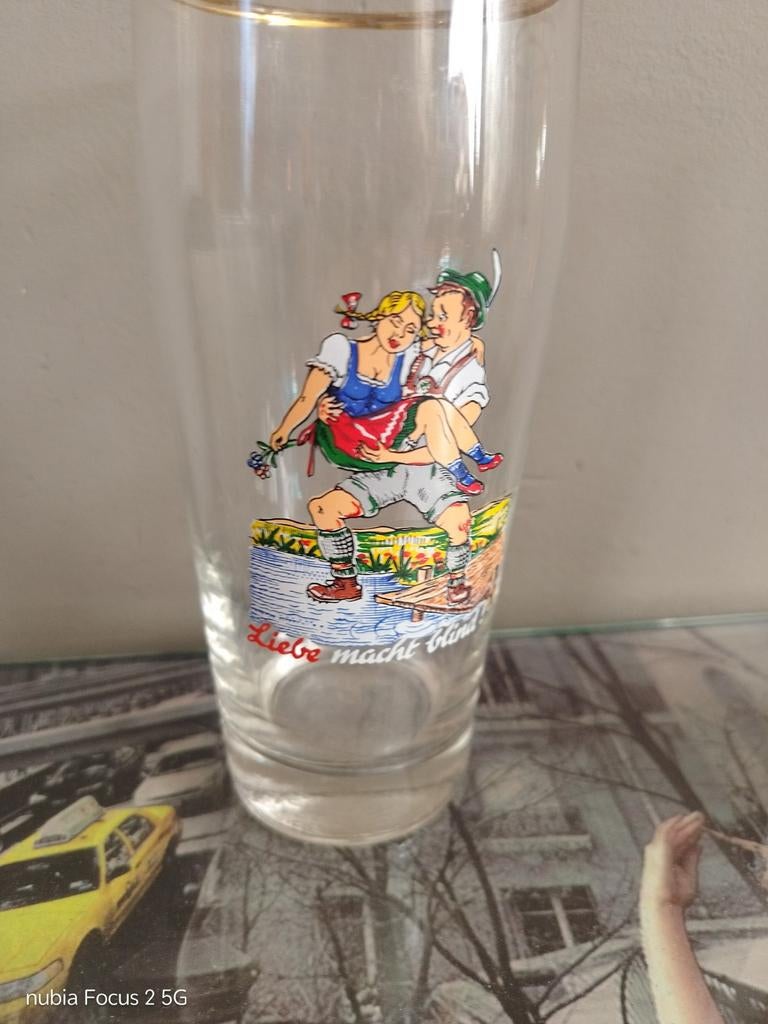 2 Bierglazen met Grappige Teksten en Gouden Randje, Antiek en Kunst, Ophalen of Verzenden