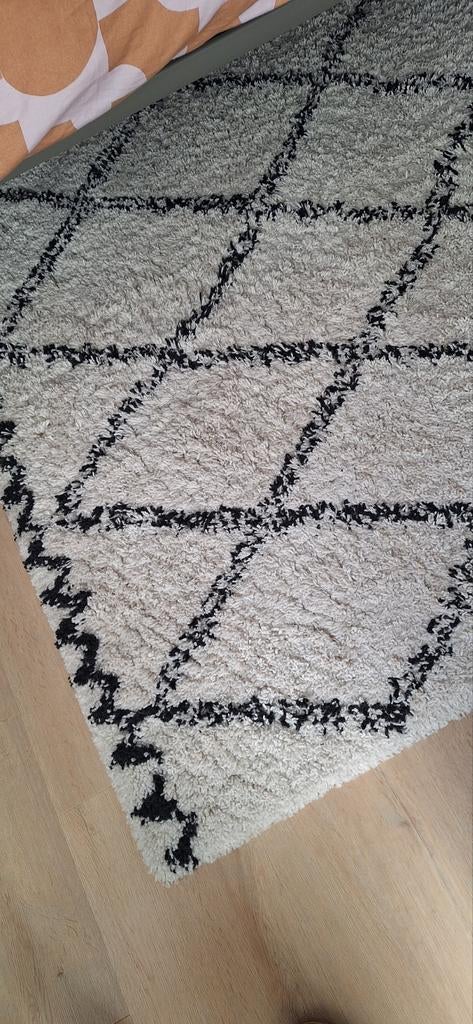 Zacht vloerkleed met zwart-wit patroon. 230x160. In nette st, 150 tot 200 cm, 200 cm of meer, Ophalen of Verzenden, Gebruikt