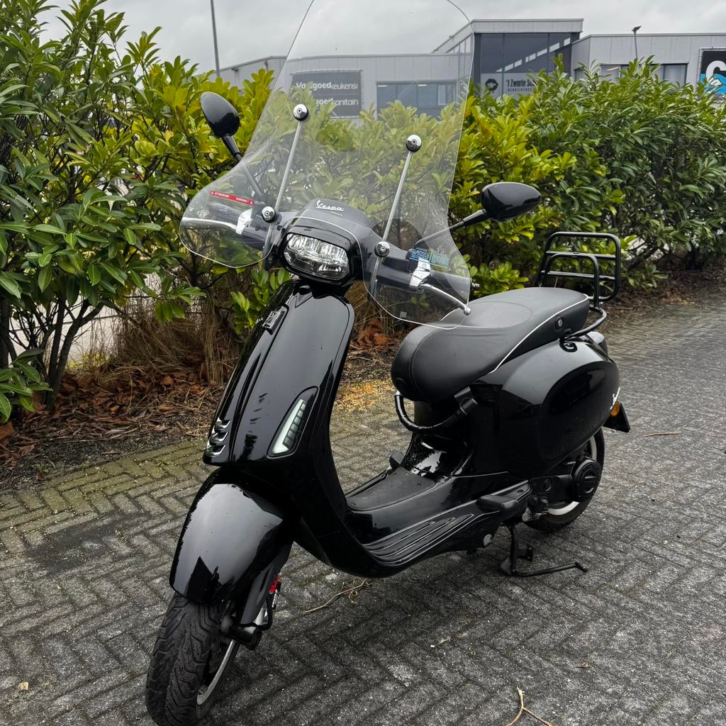 Vespa Sprint Black on Black, Ophalen, Zo goed als nieuw, Benzine