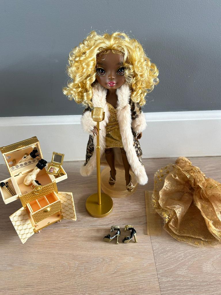 Rainbow High Doll Vision Divas Meline Luxe, Ophalen of Verzenden, Zo goed als nieuw, Poppenhuis