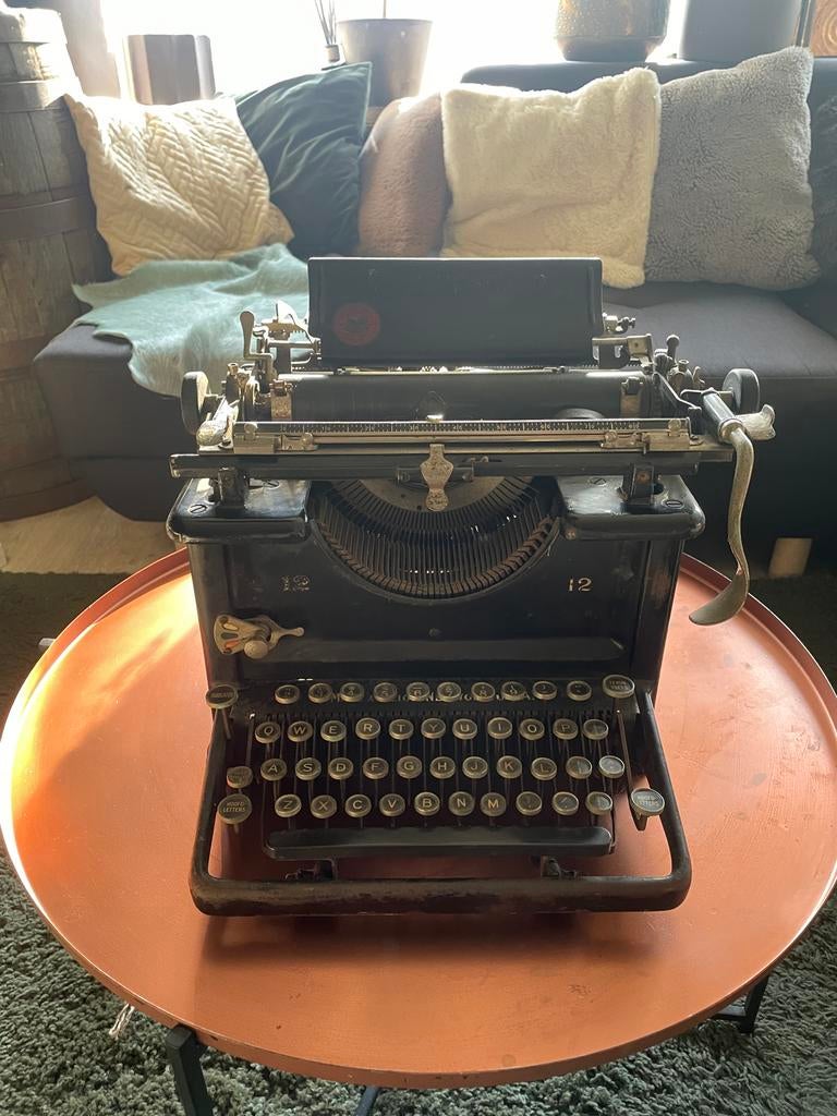 Vintage Remington typemachine, Ophalen