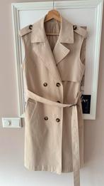Mouwloze beige trenchcoat met ceintuur, Kleding | Dames, Ophalen of Verzenden, Zo goed als nieuw, Maat 38/40 (M), Beige