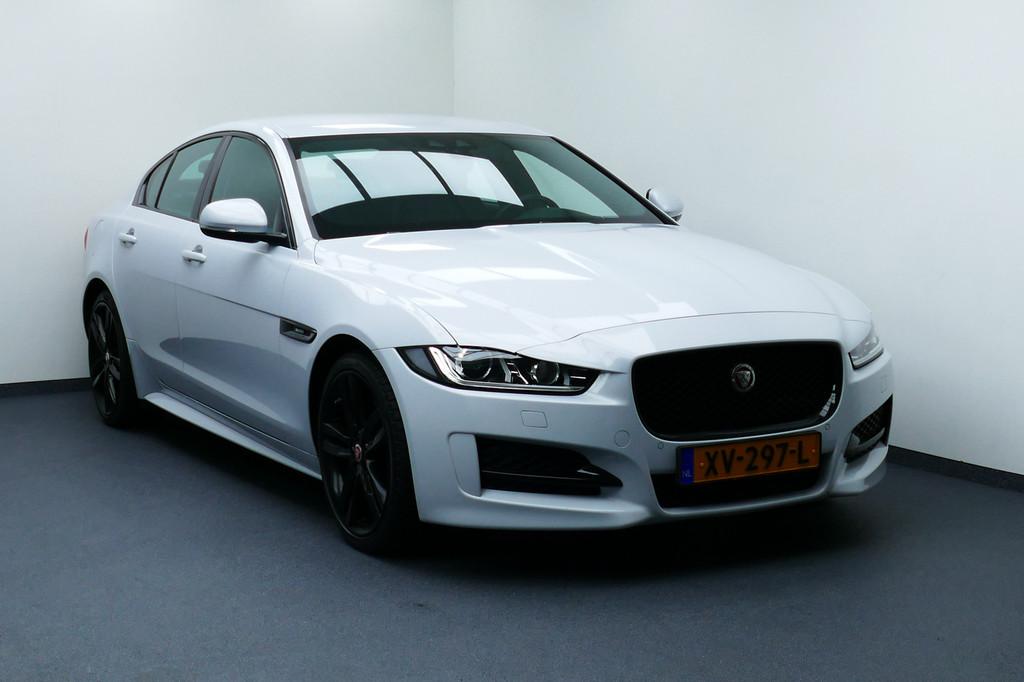 Jaguar XE 2.0t Prestige R-Sport Wit Metallic. 19"LMV, Navi,, Auto's, Jaguar, Achterwielaandrijving, 4 cilinders, Leder en Stof