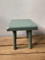 Klein zeegroen krukje, tafeltje. Plantentafeltje., Ophalen, Gebruikt, Hout