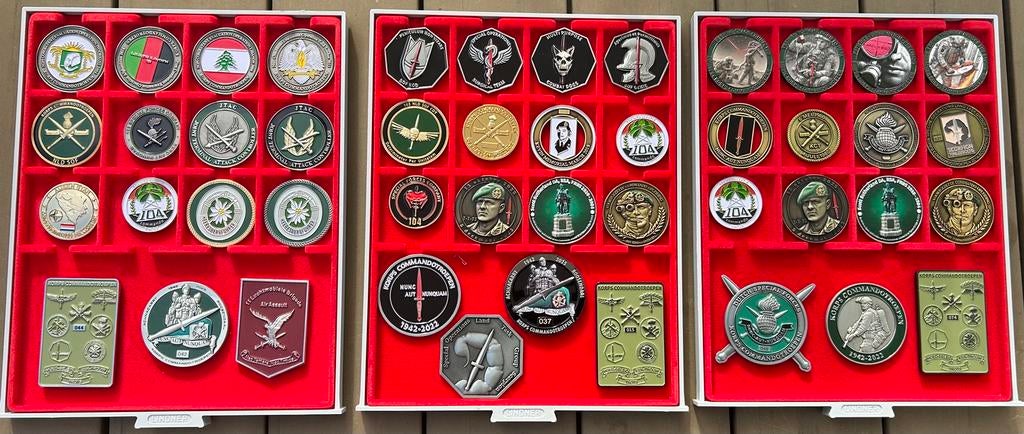 Verschillende coins Korps Commandotroepen, Verzamelen, Ophalen of Verzenden, Landmacht, Nederland, Embleem of Badge