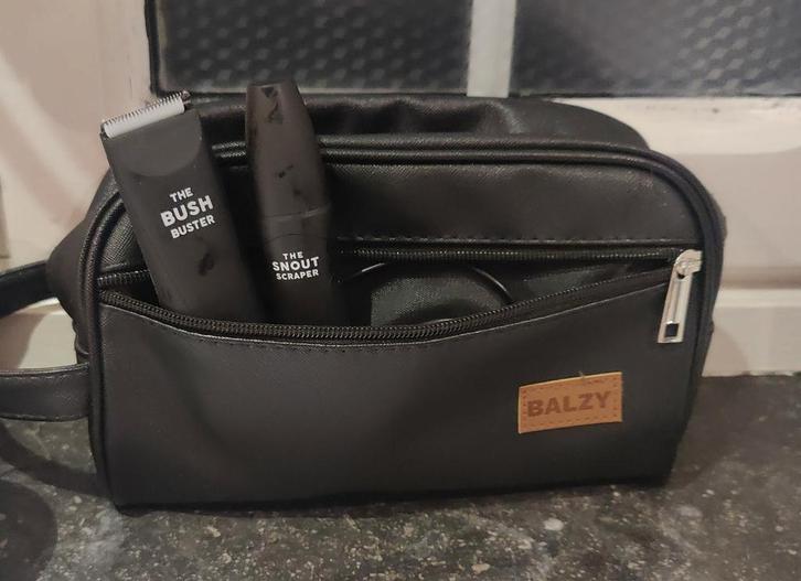 Balzy Bushbuster 3.0 & Snoutscraper + toilettas Tondeuse, Sieraden, Tassen en Uiterlijk, Uiterlijk | Lichaamsverzorging, Zo goed als nieuw