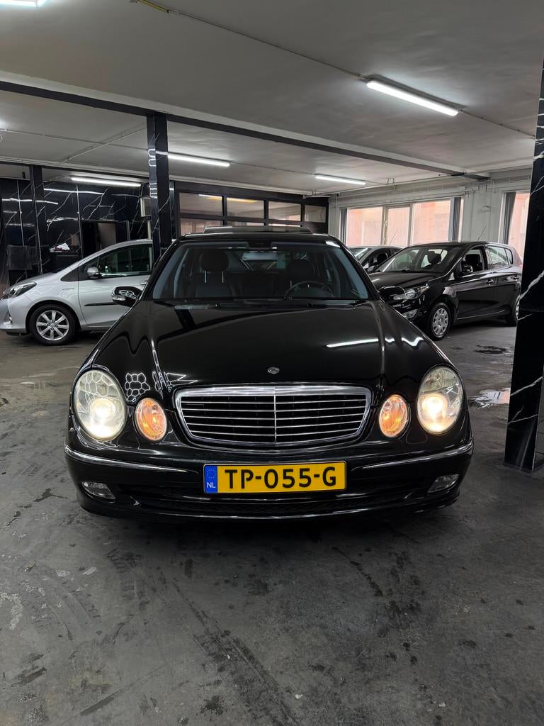 Mercedes-Benz E-klasse 320 Avantgarde zeer nette vol opties, Automaat, Achterwielaandrijving, Gebruikt, Zwart