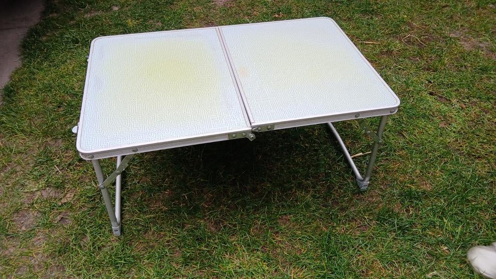 Campingtafeltje Decathlon met 1 kapot scharnier, Ophalen, Gebruikt, Campingtafel