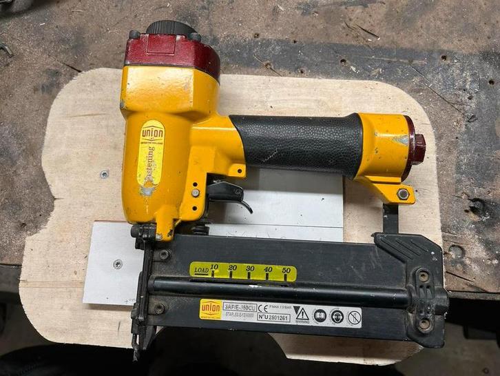 Union Brad tacker 3AF/E met defect, Doe-het-zelf en Verbouw, Gereedschap | Handgereedschap, Gebruikt, Ophalen of Verzenden