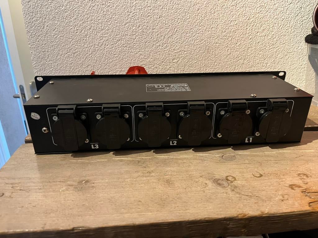 Stroomverdeler eurolite SB1050 32A krachtstroom, Doe-het-zelf en Verbouw, Elektra en Kabels, Ophalen of Verzenden, Zo goed als nieuw