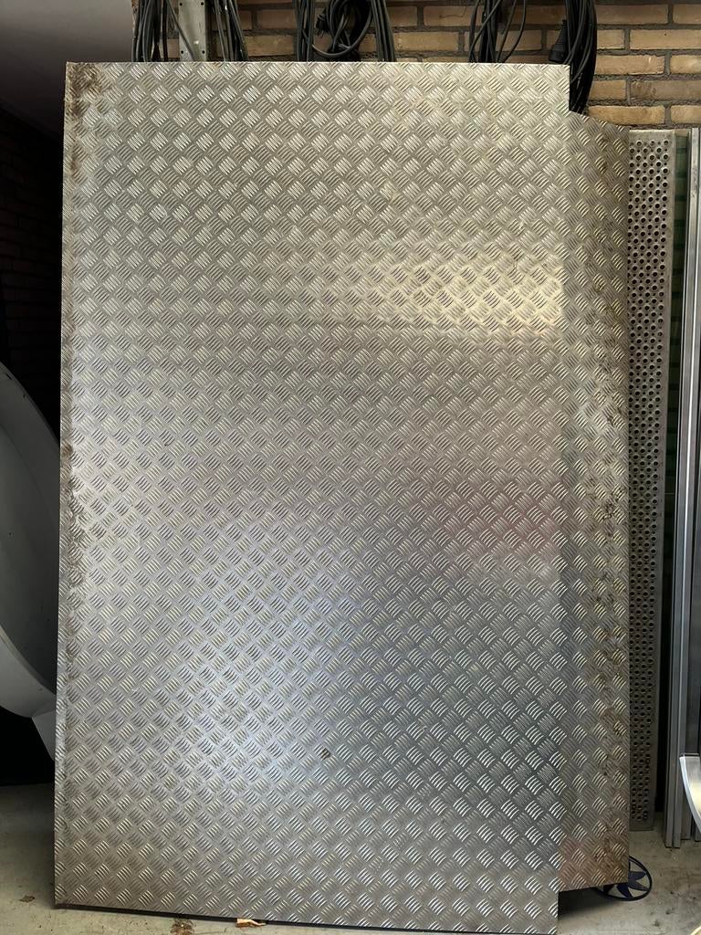 Alu container oprij plaat, Ophalen, Zo goed als nieuw