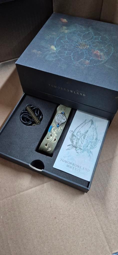 Tomorrowland 2024 "LIFE" treasurecase + Bracelet, Ophalen of Verzenden, Nieuw