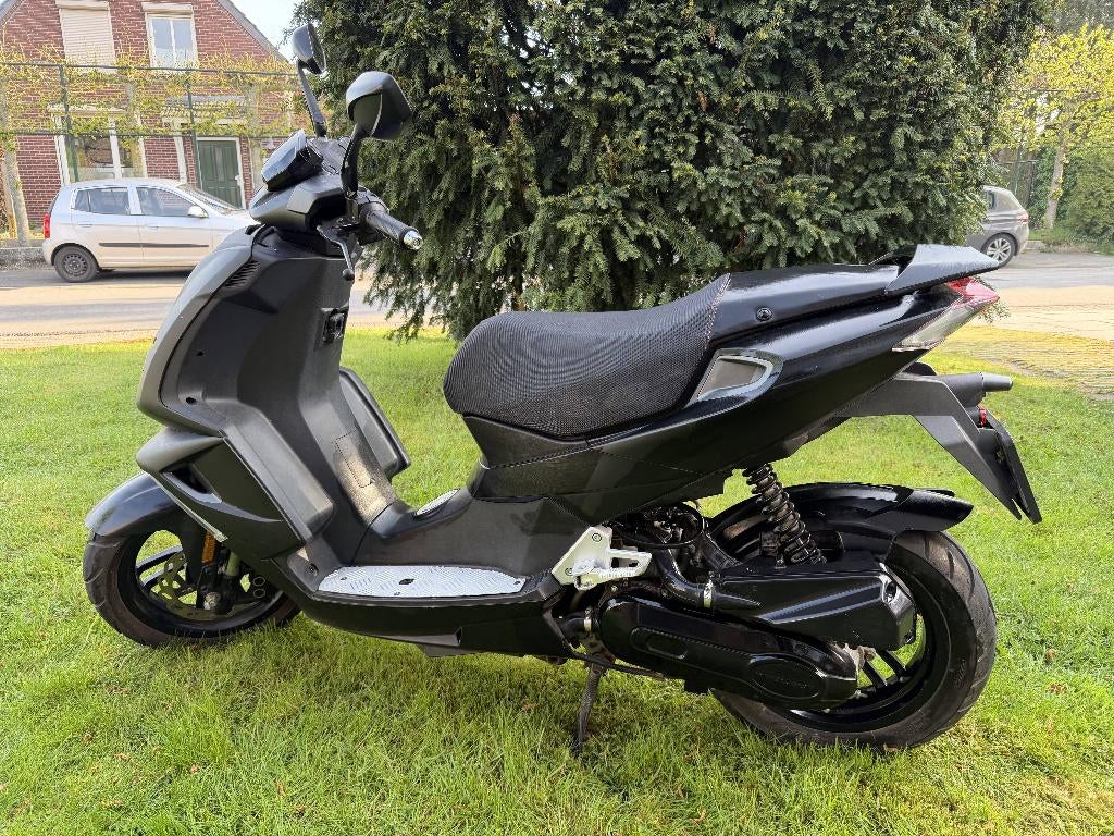 Peugeot SPEEDFIGHT 4, Fietsen en Brommers, Scooters | Peugeot, Ophalen, Gebruikt, Maximaal 45 km/u, 49 cc