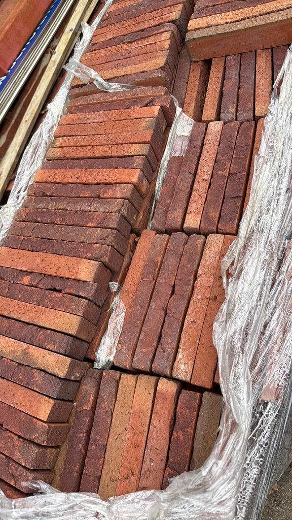 Steenstrips, Doe-het-zelf en Verbouw, Metselstenen, Zo goed als nieuw, Ophalen