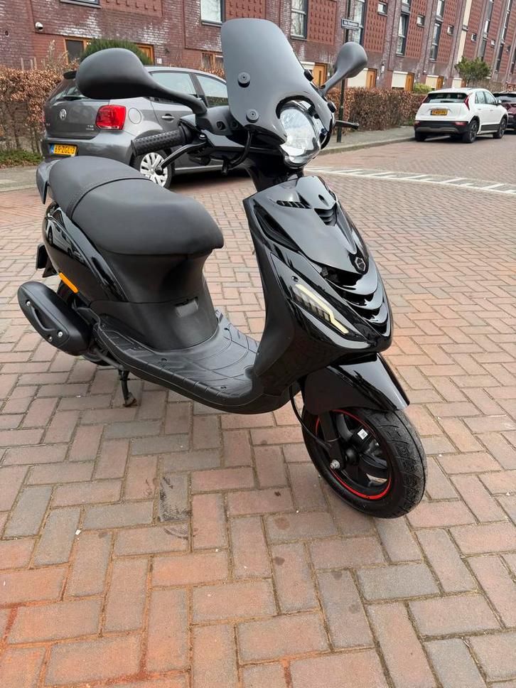 Piaggio Zip 2021, Fietsen en Brommers, Scooters | Piaggio, Gebruikt, Zip, Maximaal 45 km/u, Benzine, Ophalen of Verzenden