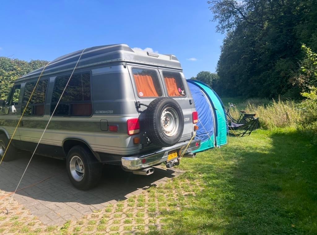 Chevy Van G20 Camper 1988 - Technisch in orde, LPG/Benzine, Buscamper of Camperbus, Koelkast, Tot en met 2, Treinzit