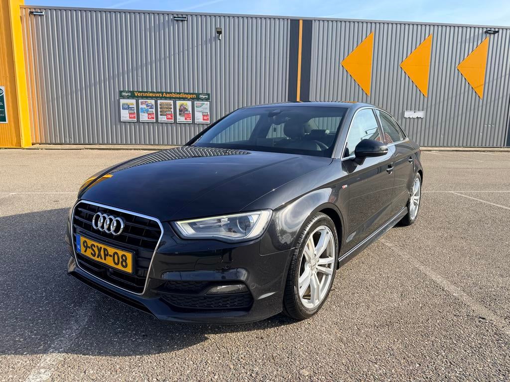 Audi A3 1.6 TDI 77KW Sedan S-tronic 2014 Zwart S-Line, Auto's, Audi, 680 kg, 4 cilinders, Zwart, Origineel Nederlands