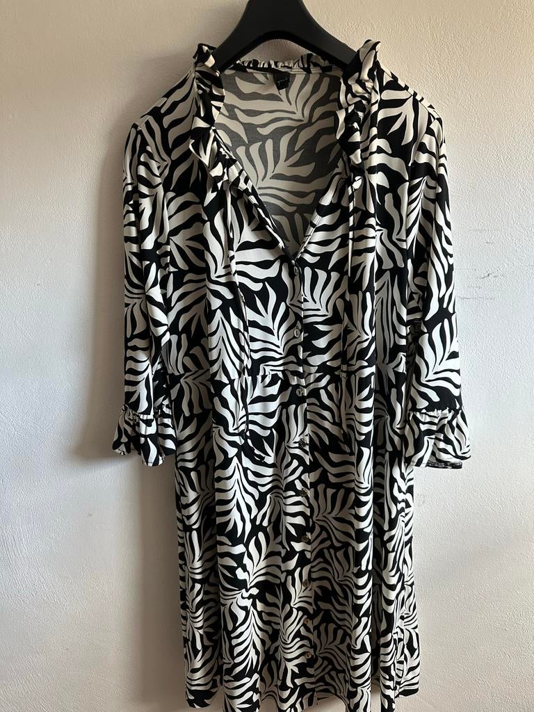 Prachtige Yoek jurk maat L met zebraprint, Kleding | Dames, Grote Maten, Ophalen of Verzenden, Gedragen, Zwart