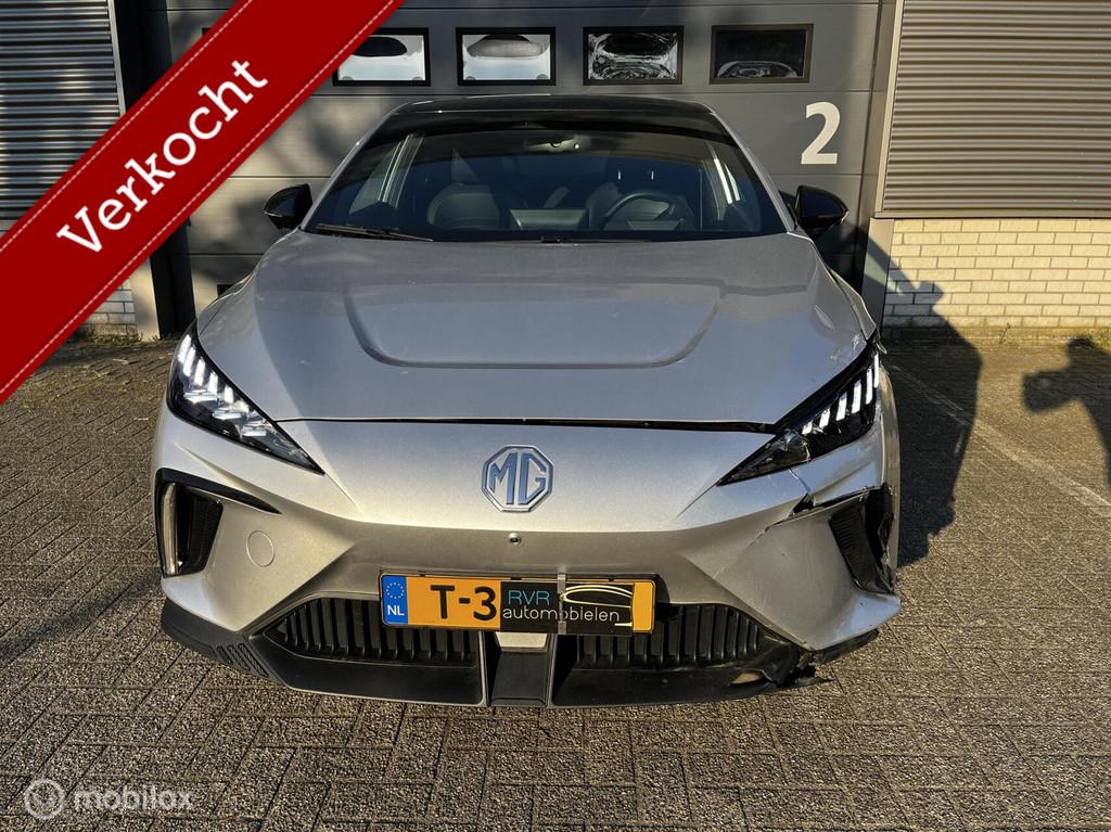 MG 4 Luxury 64 kWh, Automaat, Achterwielaandrijving, Gebruikt, Zwart