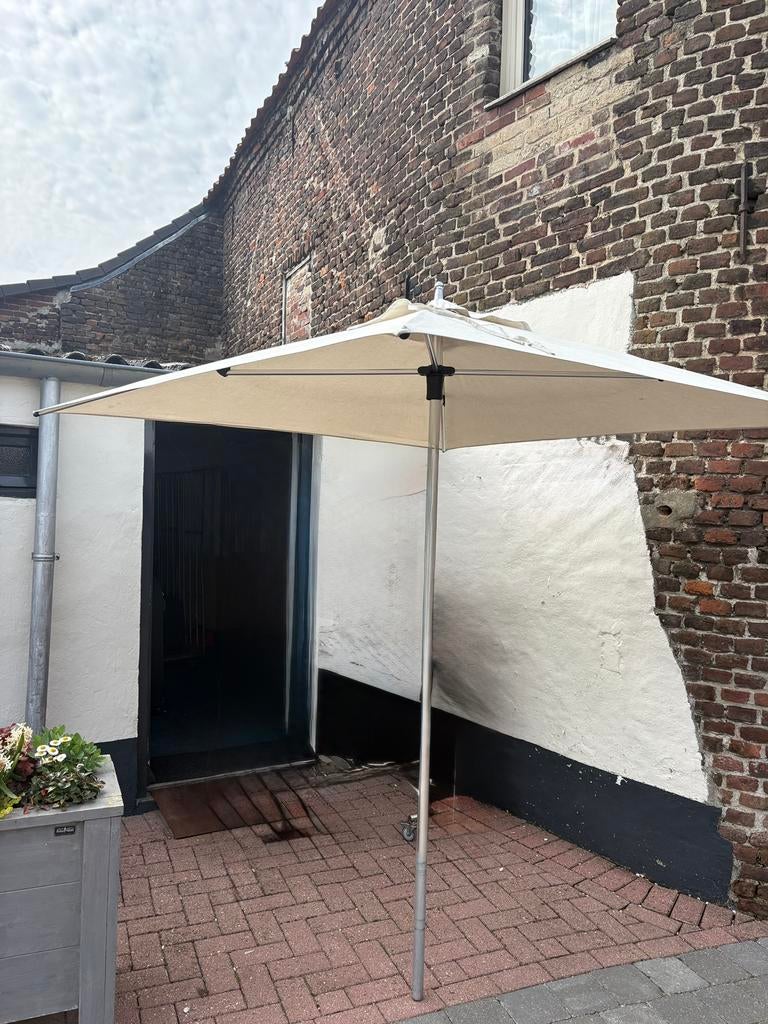 4 beige parasols, Tuin en Terras, Ophalen, Gebruikt, Parasolvoet