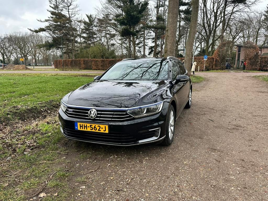 Volkswagen Passat 1.4 TSI 160KW GTE Phev VAR Dsg6 2015 Zwart, Zwart, 1600 kg, 93 €/maand, Onderhoudsboekje