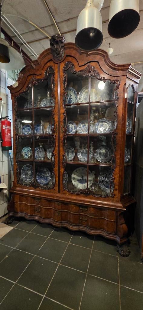 Hollandse wortelnoten vitrinekast Rococo-stijl, Huis en Inrichting, Kasten | Vitrinekasten, Gebruikt, 200 cm of meer, Rococo-stijl