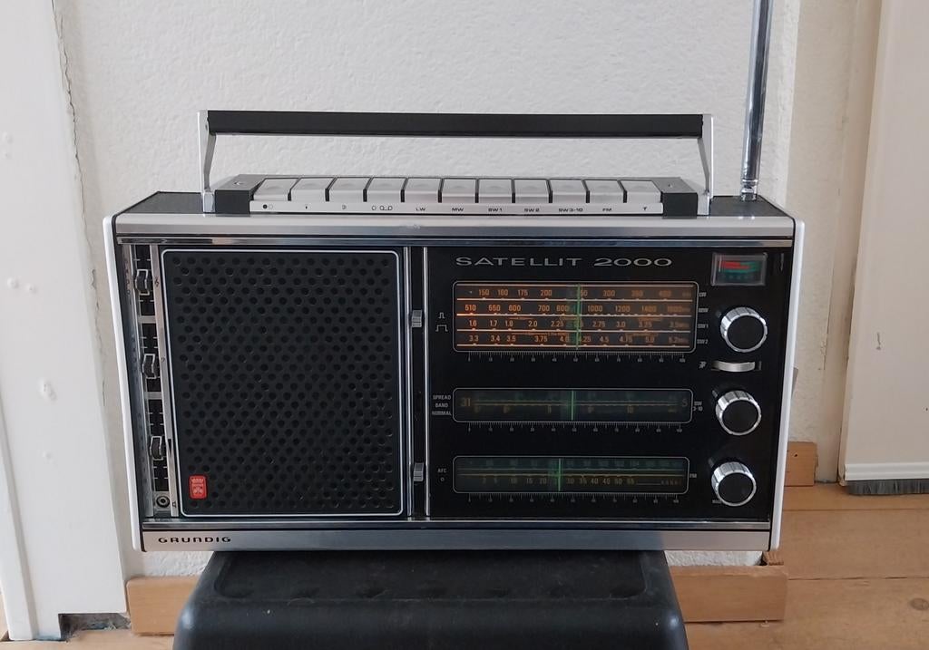 Grundig Satellit 2000 radio (lees tekst), Audio, Tv en Foto, Ophalen of Verzenden, Gebruikt, Wereldontvanger
