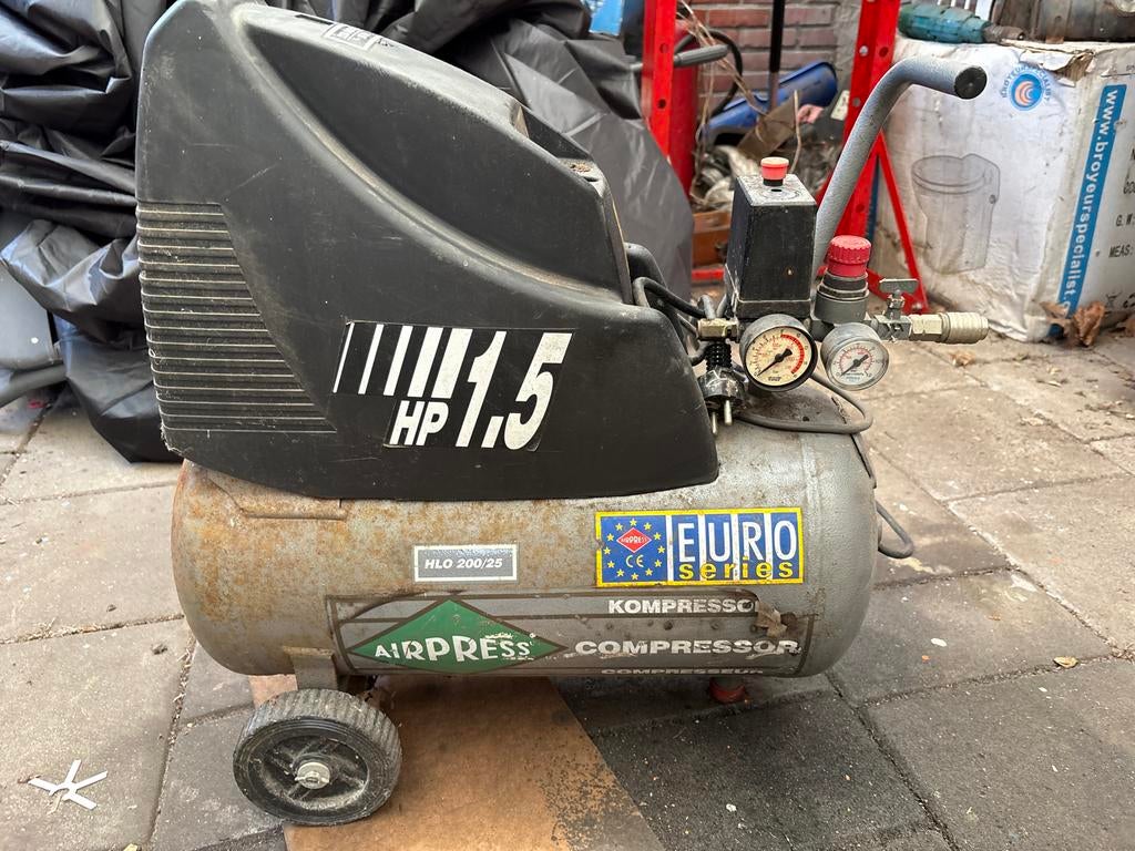 Airpress compressor HLO 200/25, Doe-het-zelf en Verbouw, Compressors, Gebruikt, 10 bar of meer, 25 tot 100 liter, Minder dan 200 liter/min